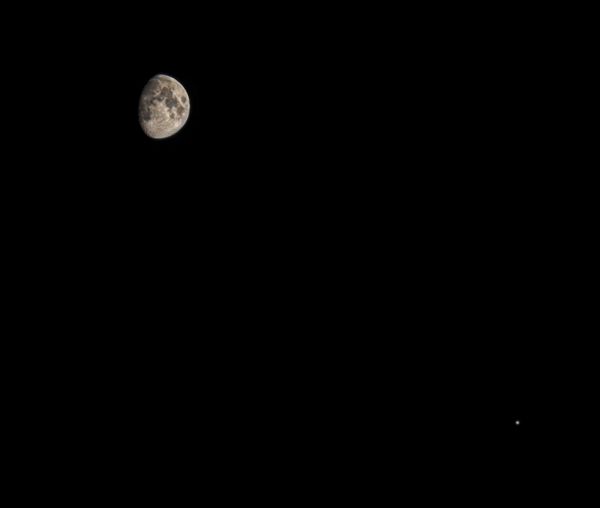Последнее соединение Луны и Юпитера в ночь с 22 на 23 декабря в 2023 году - астрофотография