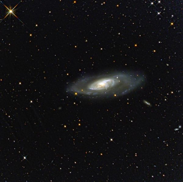 M106 - Большая галактика в Гончих псах - астрофотография