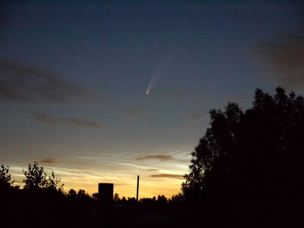 Комета 2020 и серебристые облака - астрофотография