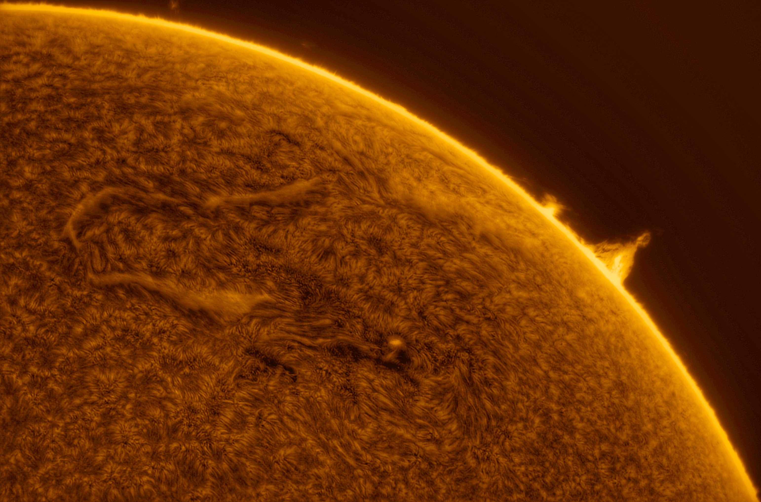 10 апреля солнце. Астрофотография солнца. Хромосфера солнца фото. Лохматое солнце. Вид на солнце с Седны.