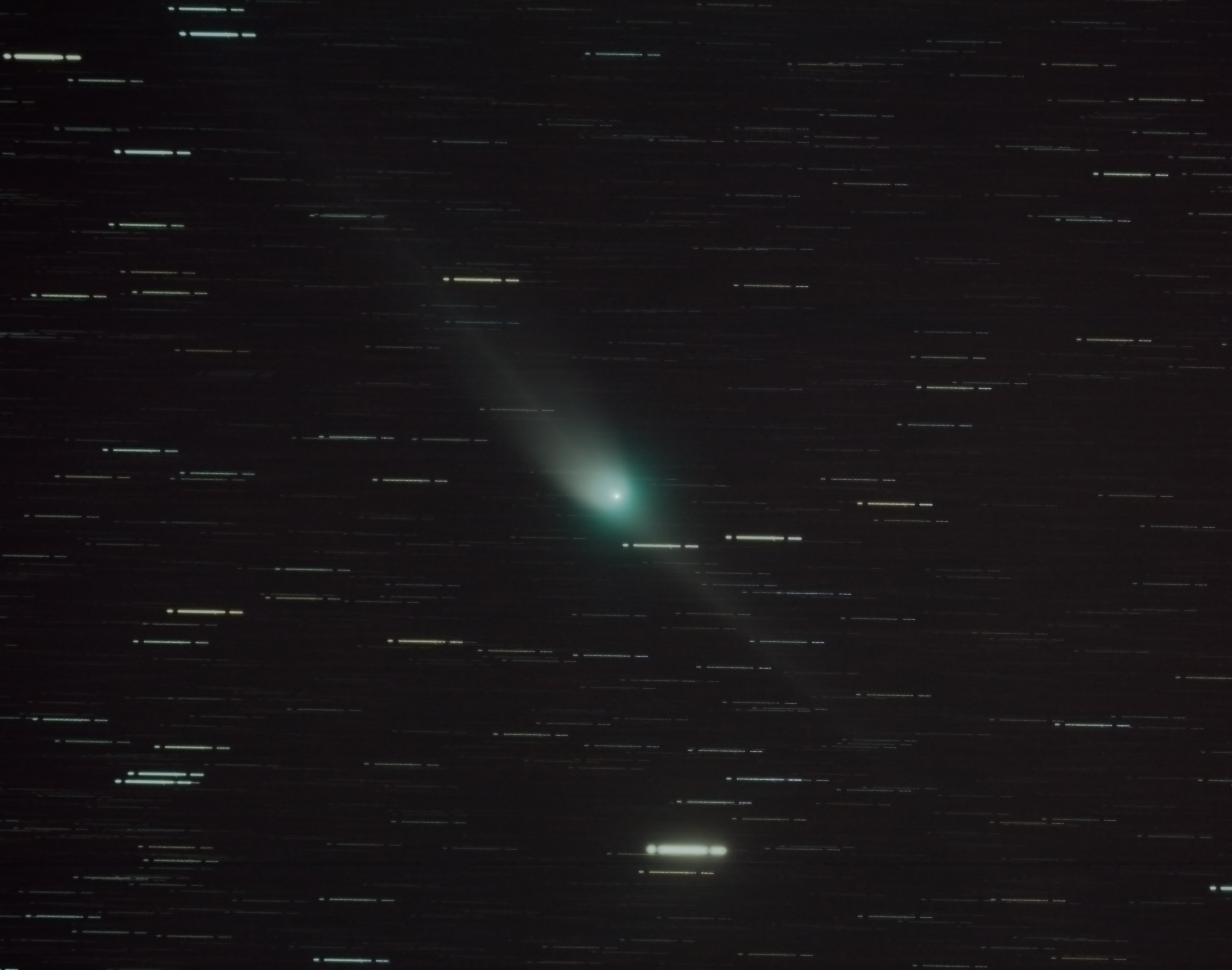 В какое время можно увидеть комету. Комета e3ztf. Comet 2022 e3 ZTF. Комета в небе. Комета вблизи.